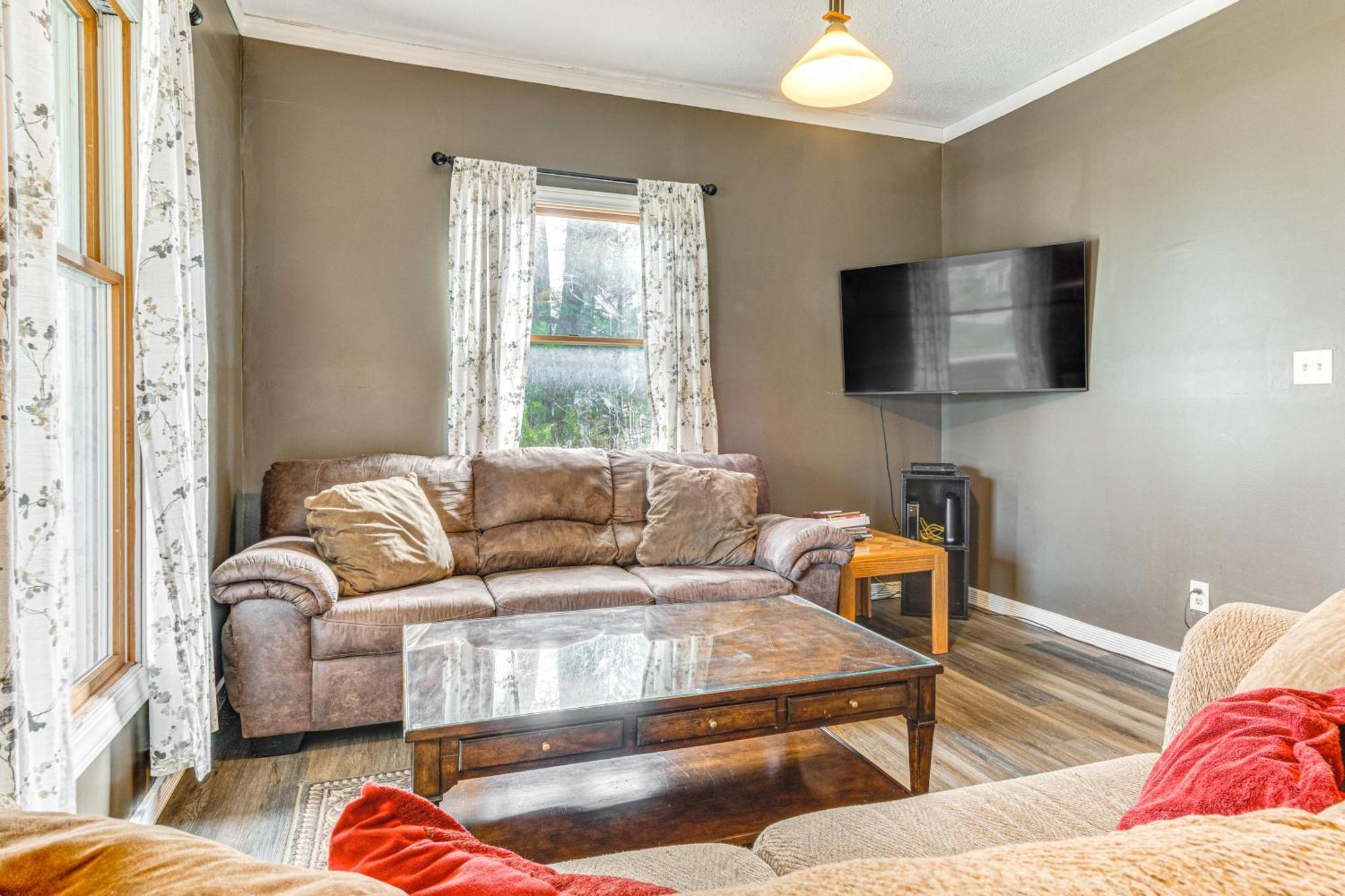 The Junction Victorian Home In Quaint Fortville! Esterno foto